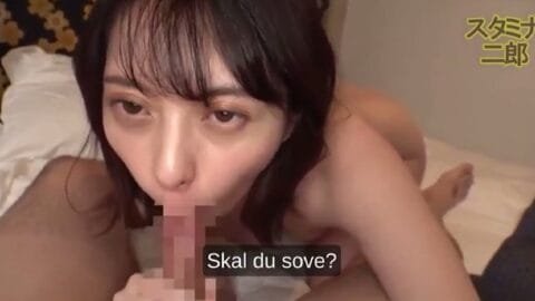 Første tår, første gang En uskyldig elev forføres i natlig ekstase